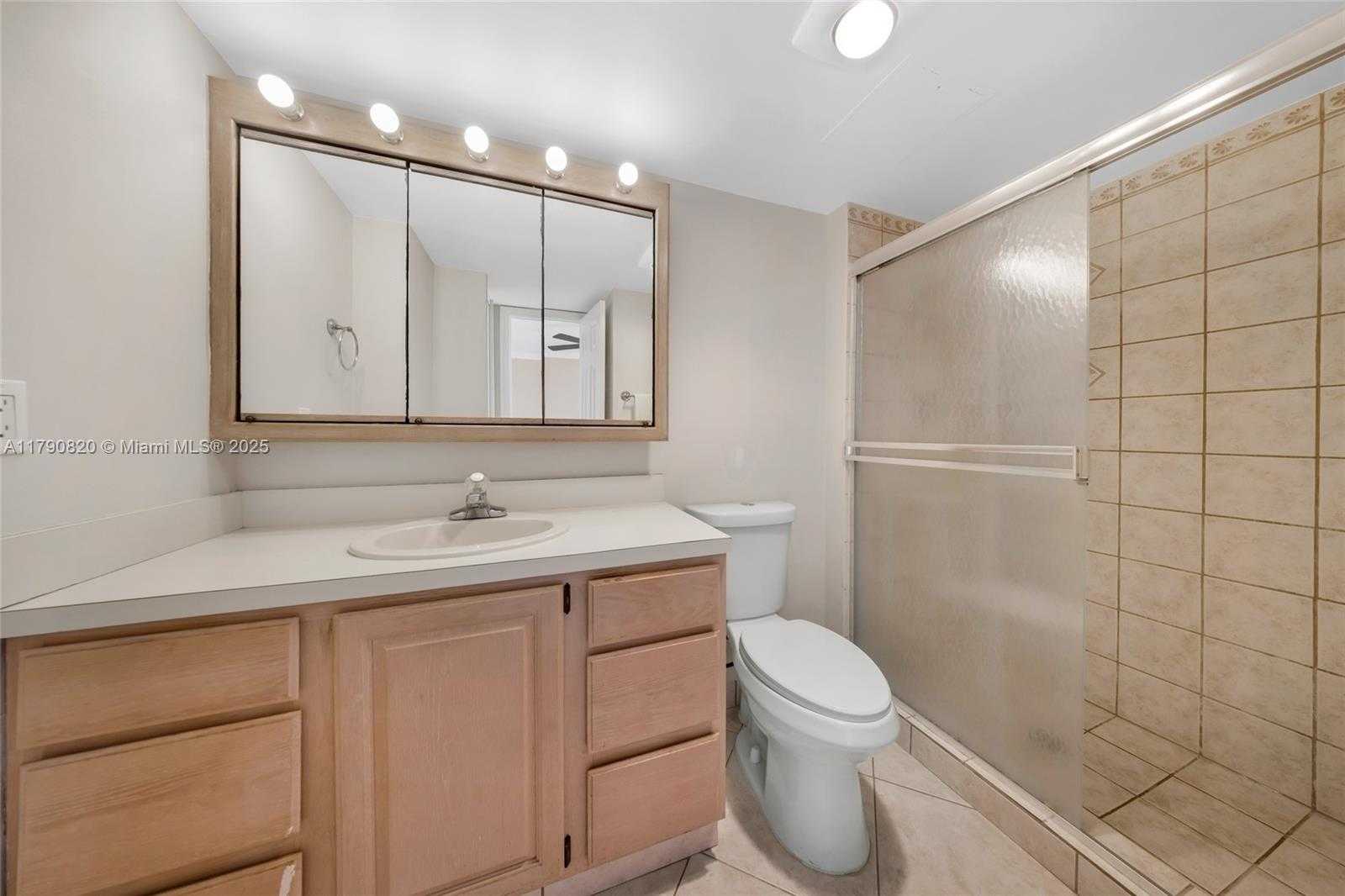 Small Image of 20400 E Country Club Dr, Aventura, FL 33180, USA Number 18