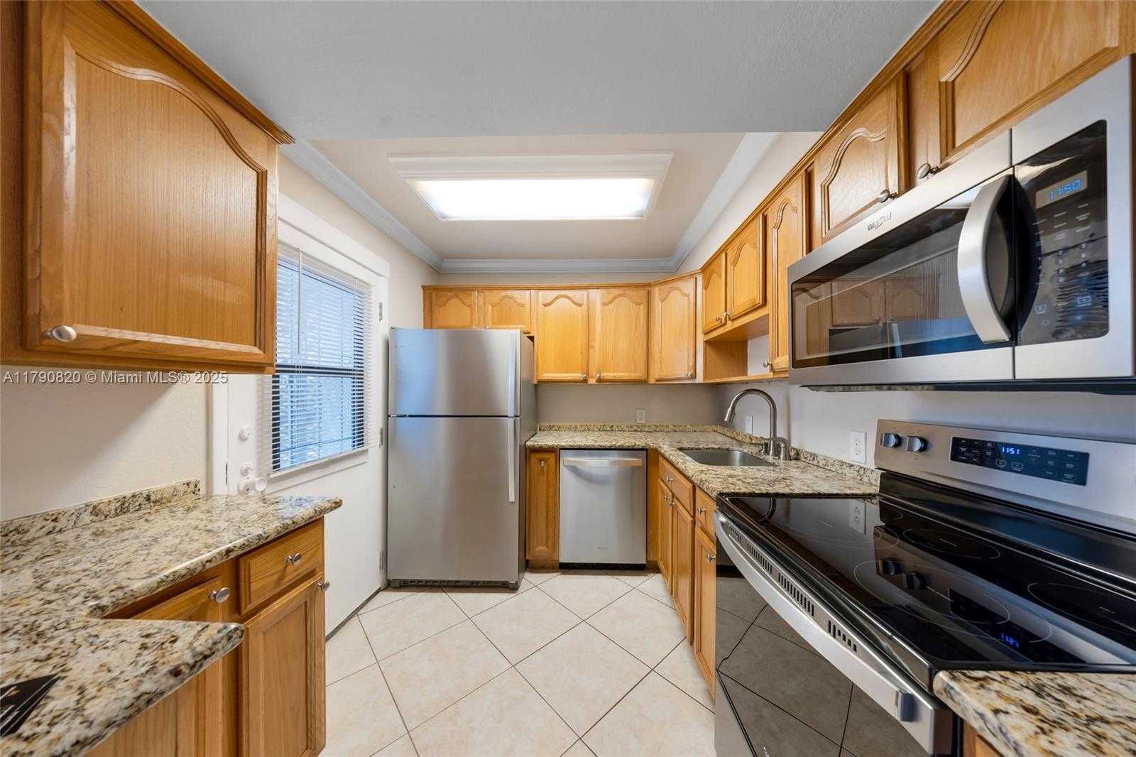 Small Image of 20400 E Country Club Dr, Aventura, FL 33180, USA Number 21