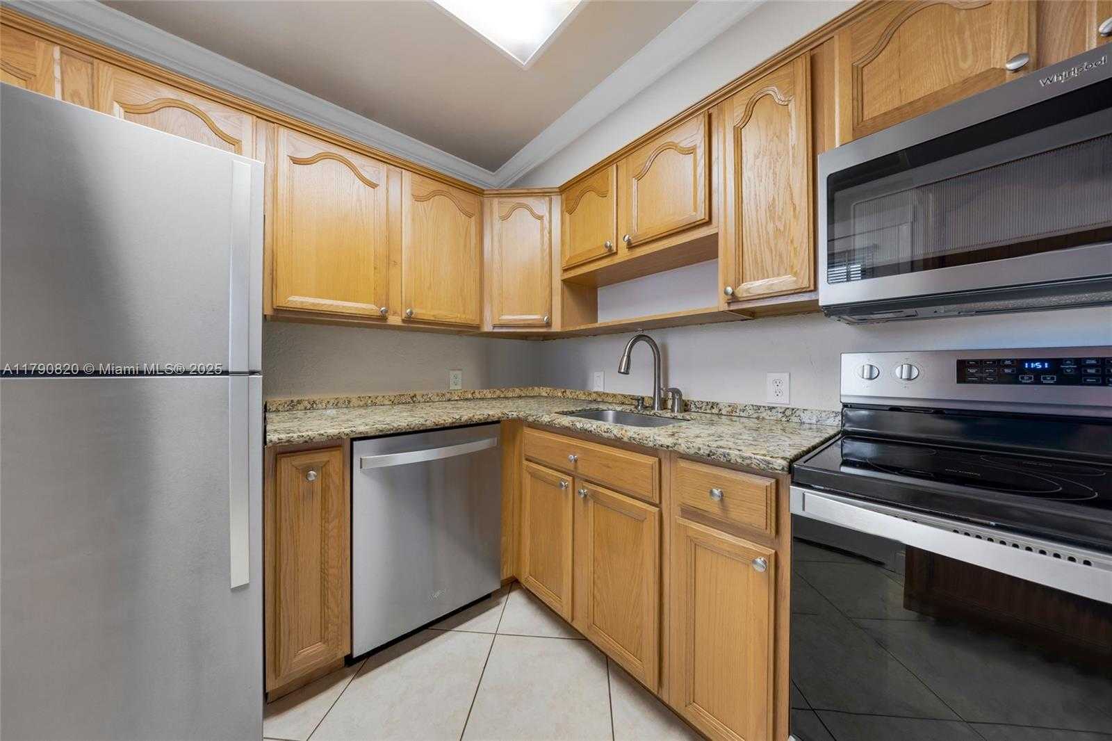 Small Image of 20400 E Country Club Dr, Aventura, FL 33180, USA Number 22
