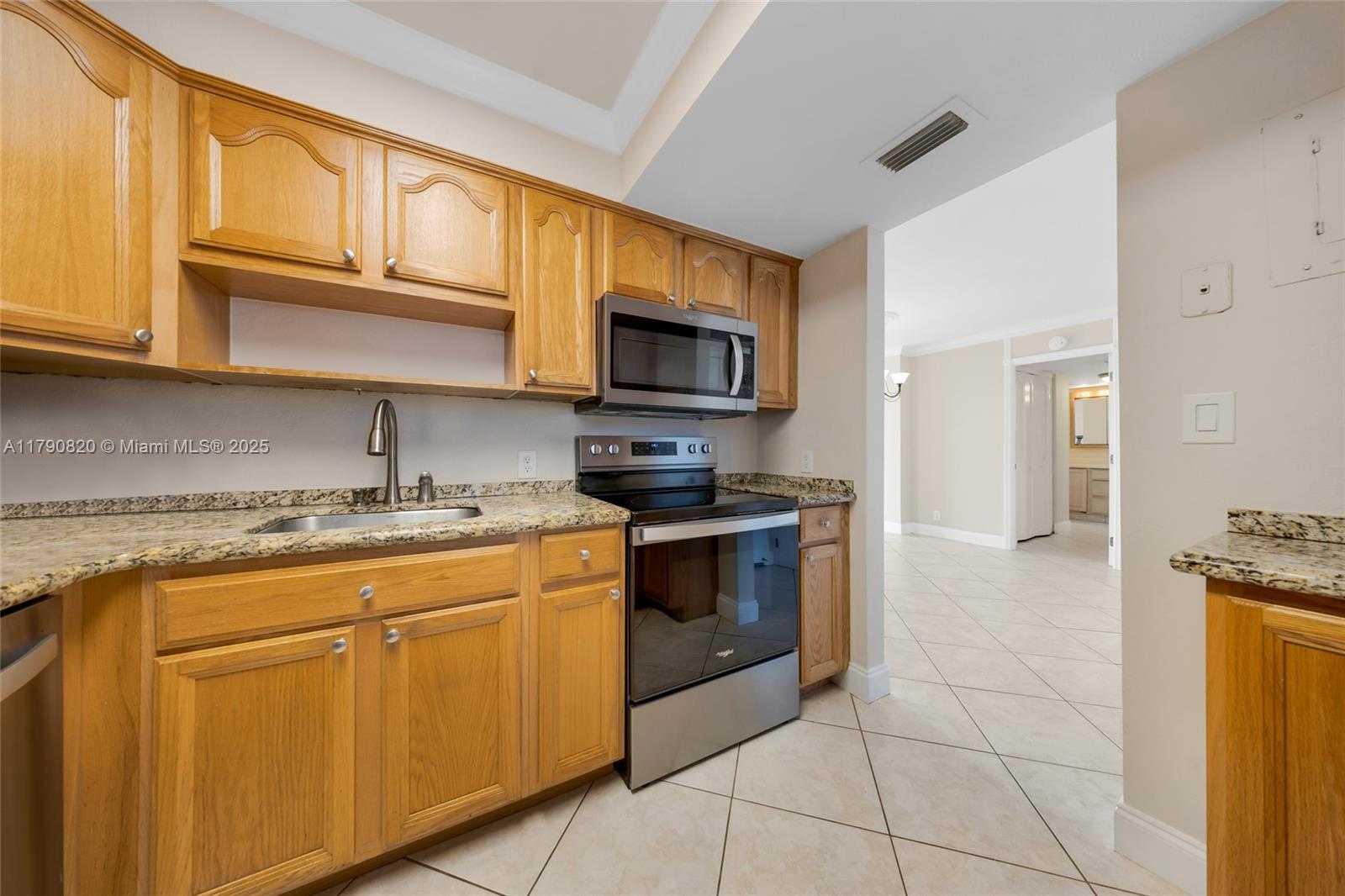 Small Image of 20400 E Country Club Dr, Aventura, FL 33180, USA Number 23