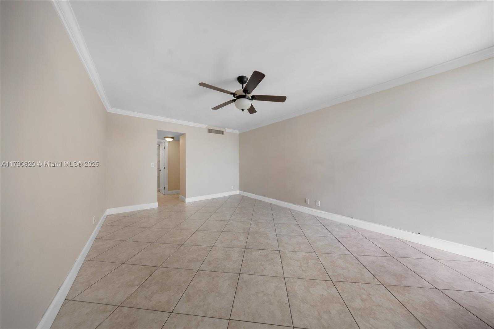 Small Image of 20400 E Country Club Dr, Aventura, FL 33180, USA Number 25