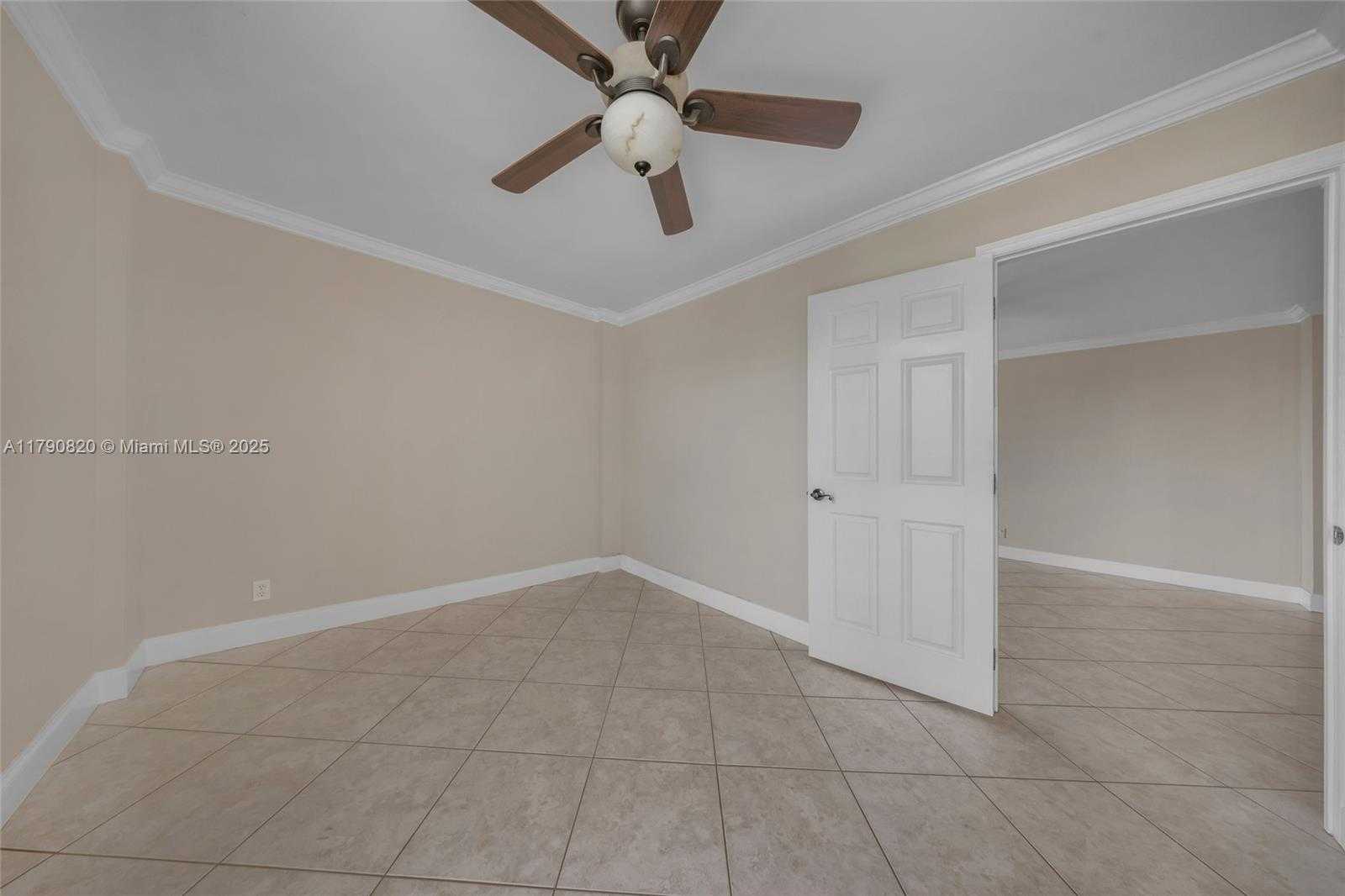 Small Image of 20400 E Country Club Dr, Aventura, FL 33180, USA Number 27