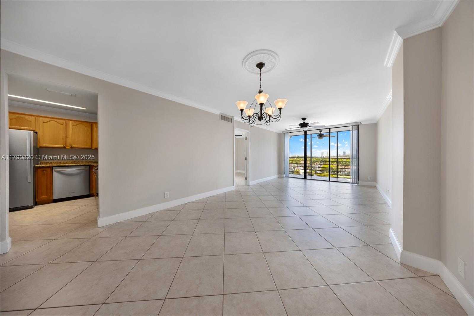 Small Image of 20400 E Country Club Dr, Aventura, FL 33180, USA Number 9