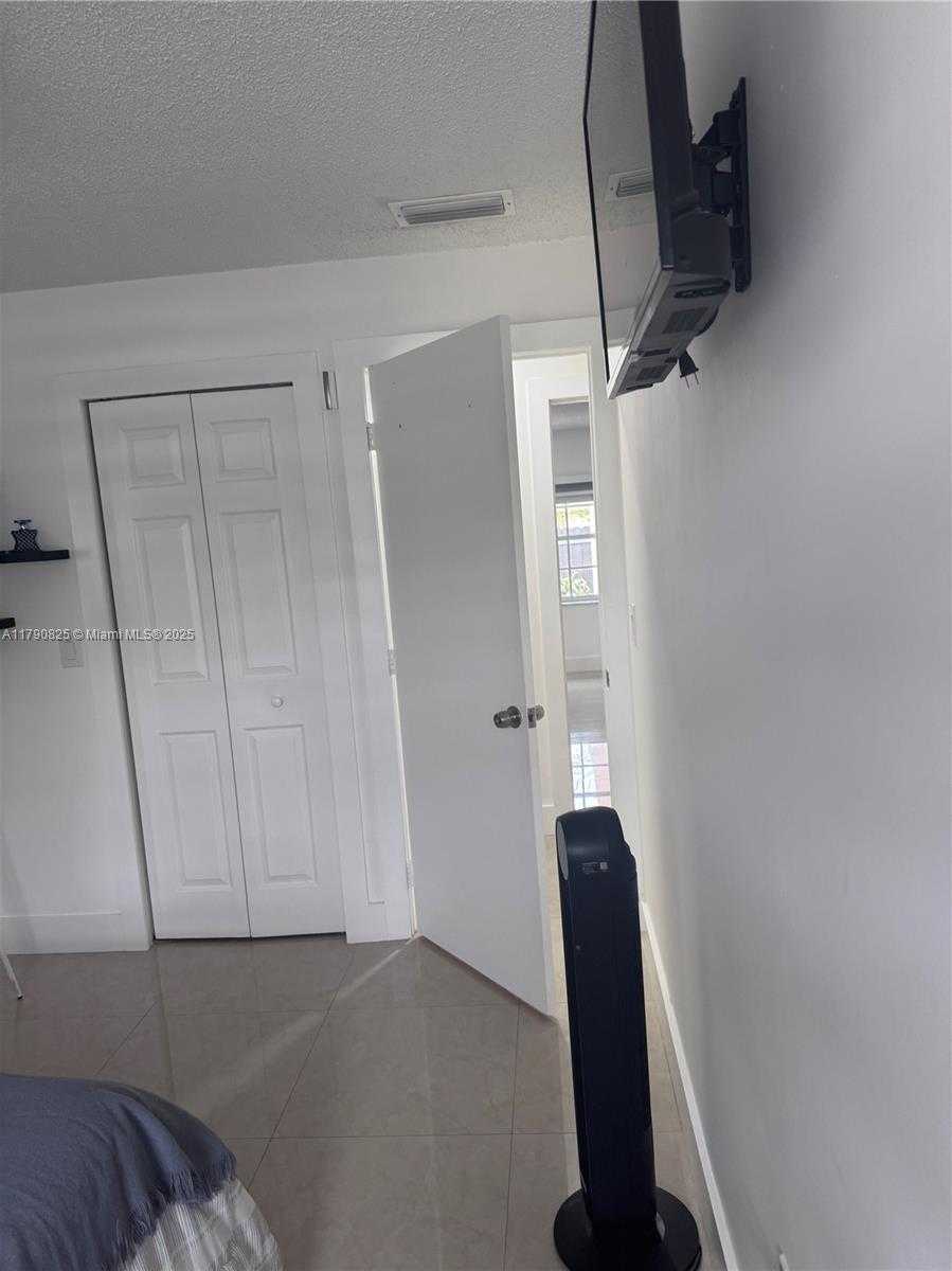 Small Image of 5308 SOUTH WEST 138TH PL, Miami Number 14