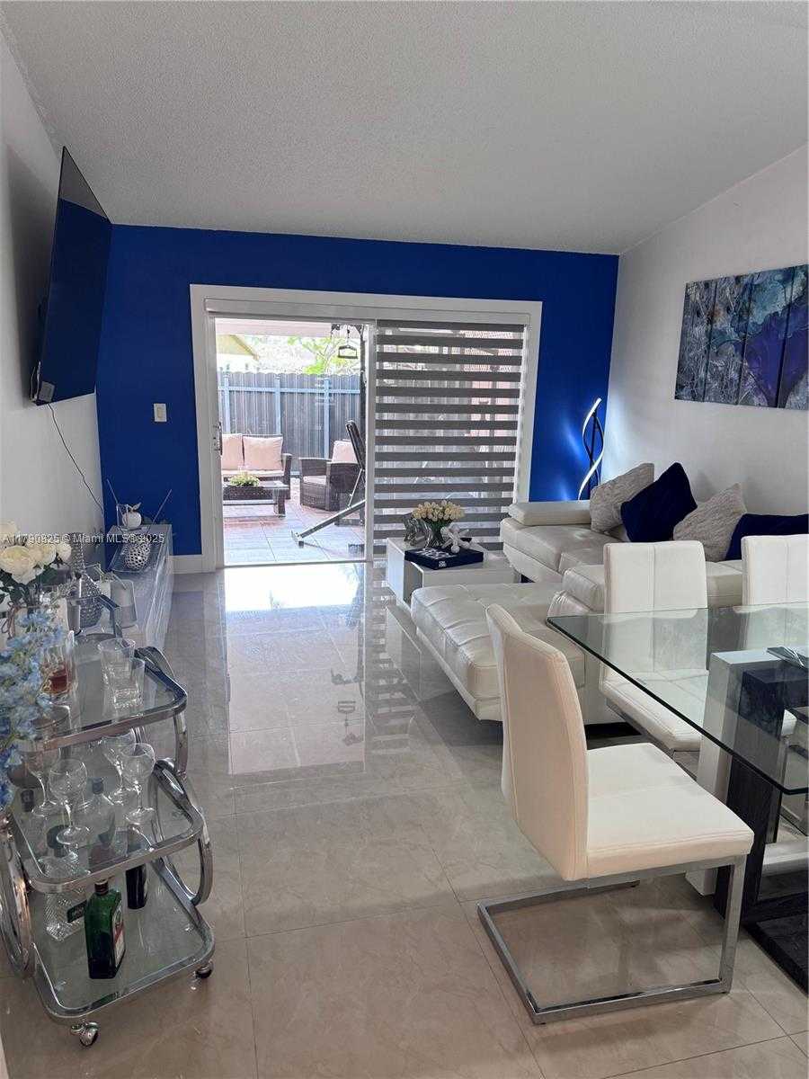 Small Image of 5308 SOUTH WEST 138TH PL, Miami Number 2