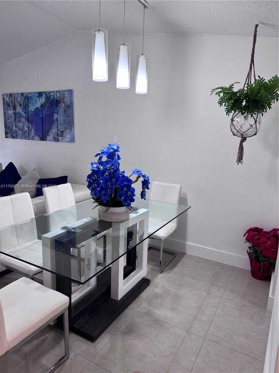 Small Image of 5308 SOUTH WEST 138TH PL, Miami Number 3