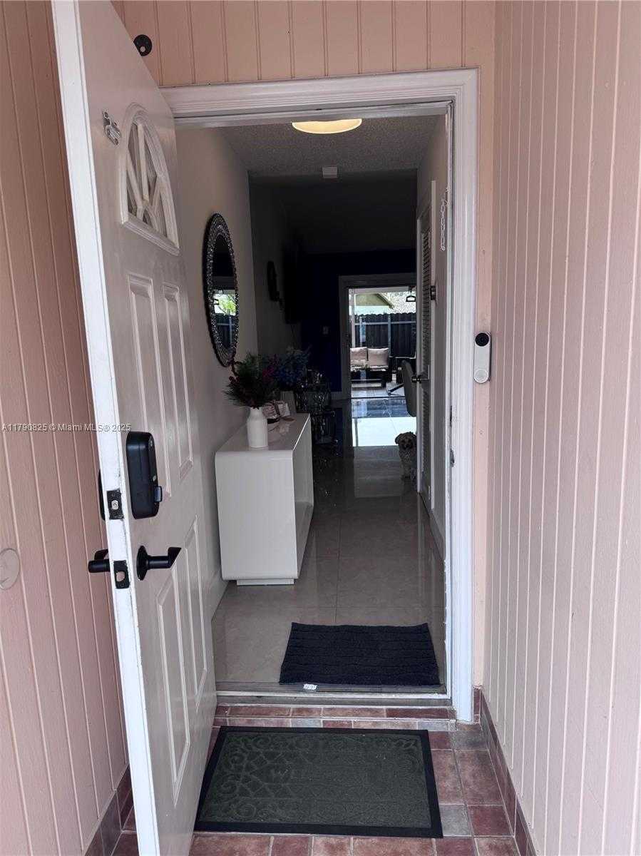 Small Image of 5308 SOUTH WEST 138TH PL, Miami Number 4