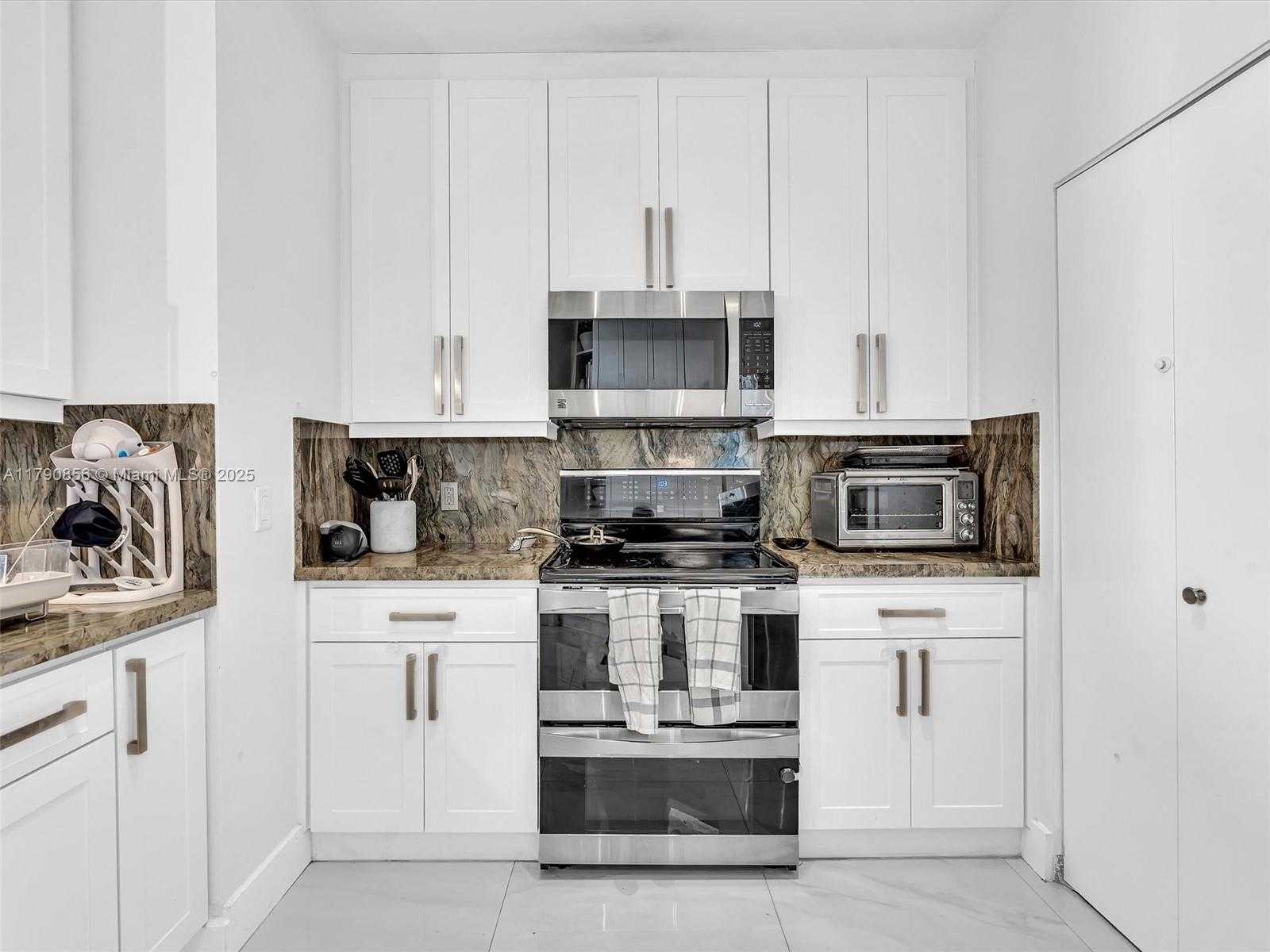 Small Image of 888 BRICKELL KEY DR #2709, Miami Number 10