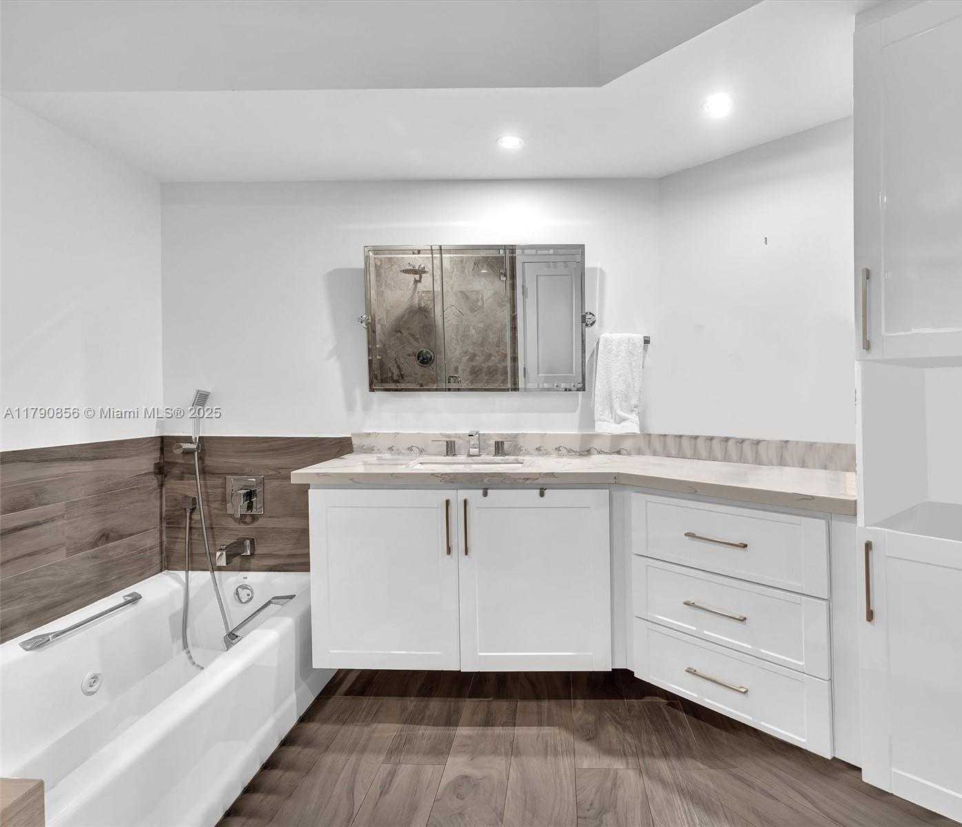 Small Image of 888 BRICKELL KEY DR #2709, Miami Number 23