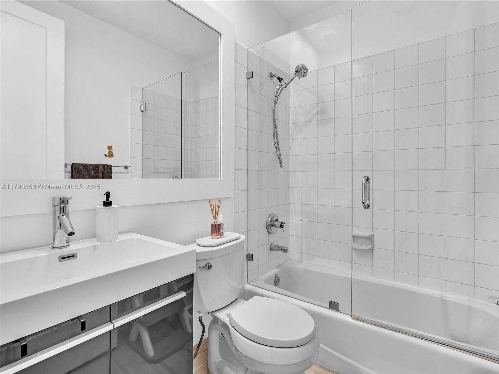 Small Image of 888 BRICKELL KEY DR #2709, Miami Number 29