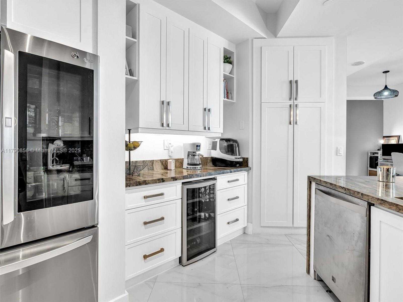 Small Image of 888 BRICKELL KEY DR #2709, Miami Number 8