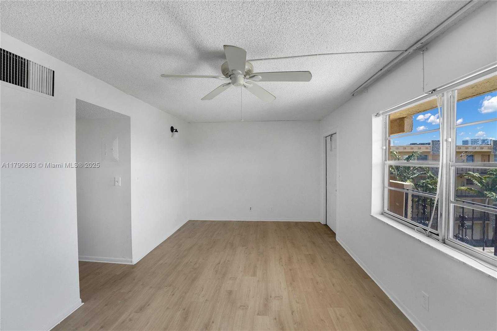 Small Image of 2145 PIERCE ST #418, Hollywood Number 11