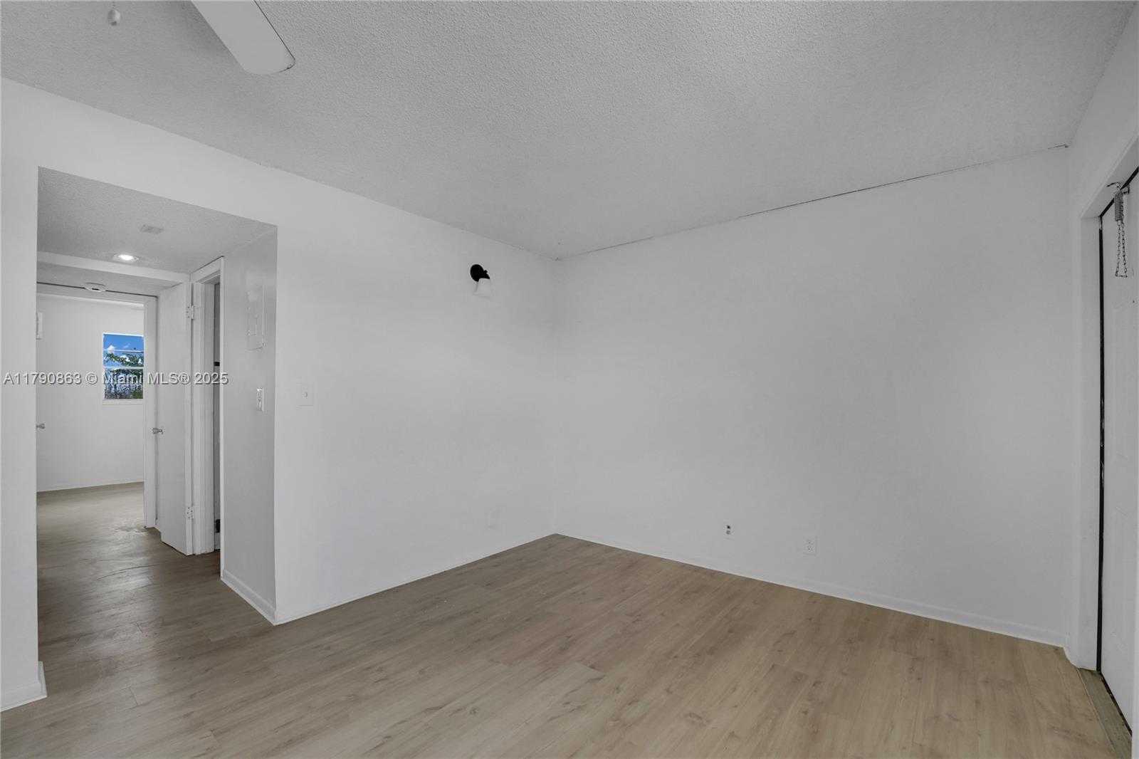 Small Image of 2145 PIERCE ST #418, Hollywood Number 12