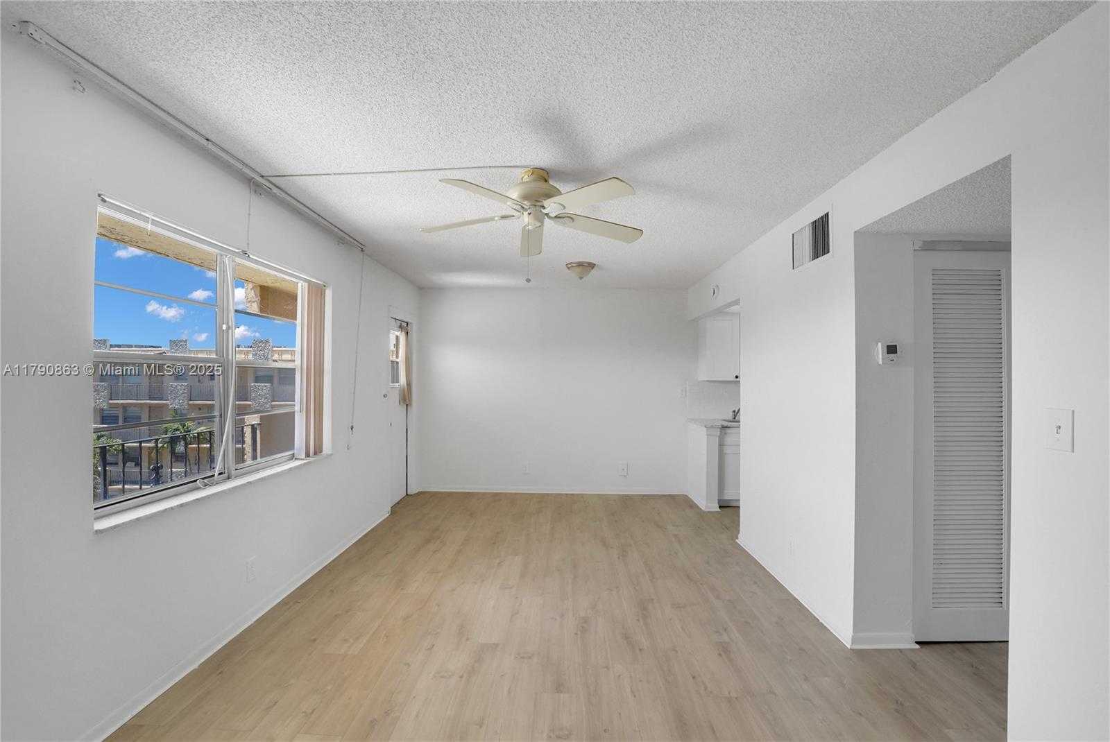 Small Image of 2145 PIERCE ST #418, Hollywood Number 14