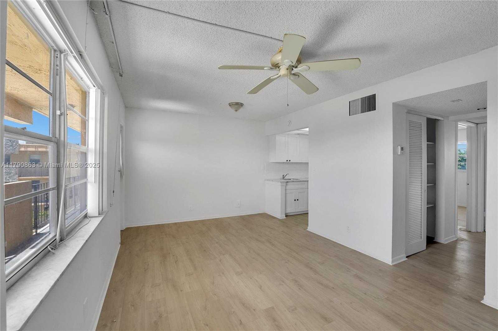 Small Image of 2145 PIERCE ST #418, Hollywood Number 15