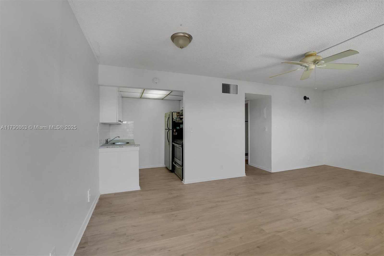 Small Image of 2145 PIERCE ST #418, Hollywood Number 16