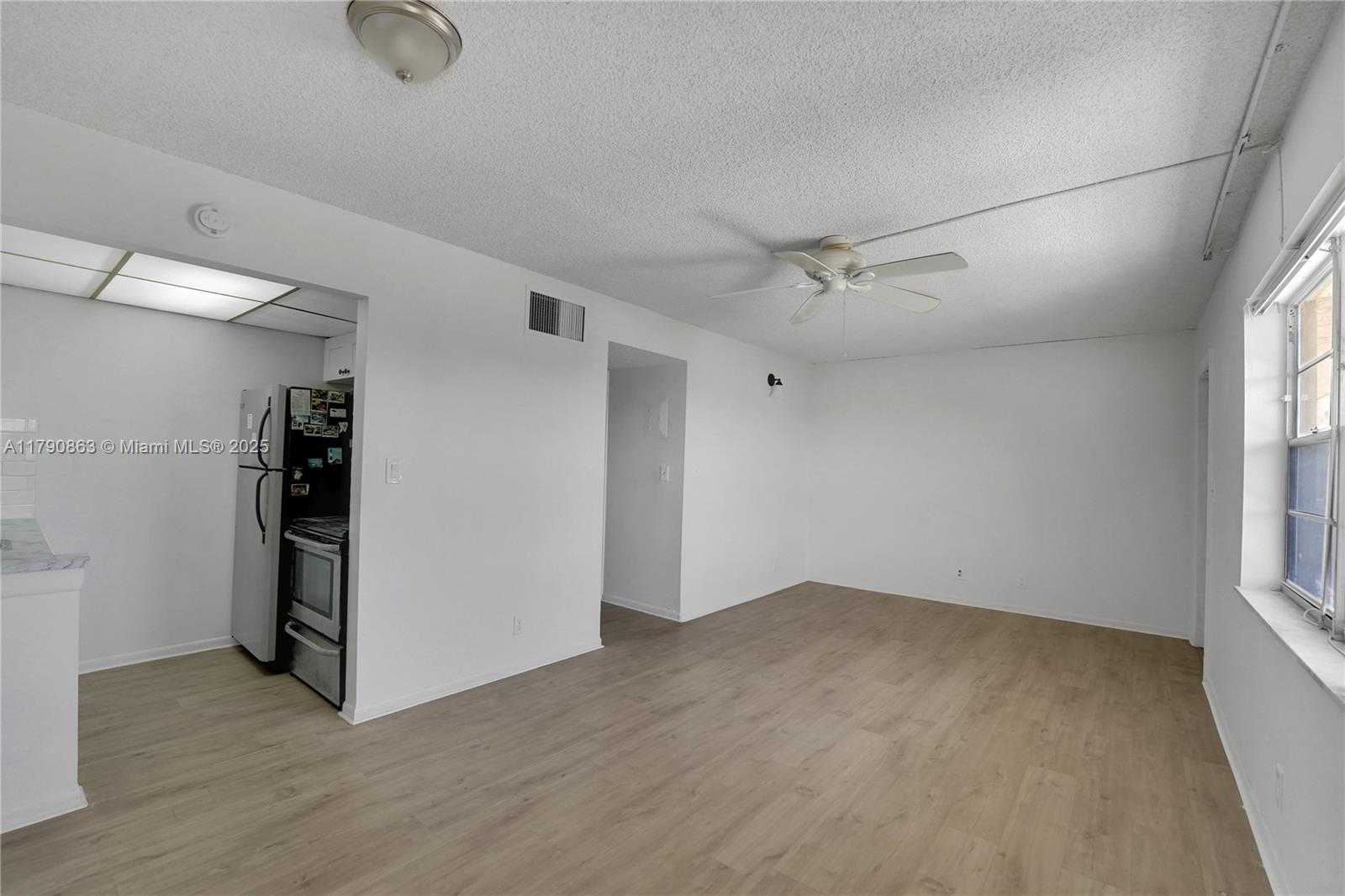 Small Image of 2145 PIERCE ST #418, Hollywood Number 17