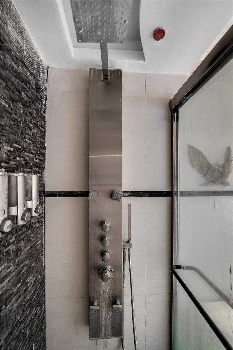 Small Image of 2145 PIERCE ST #418, Hollywood Number 19
