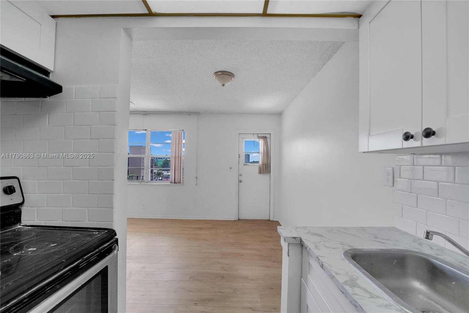 Small Image of 2145 PIERCE ST #418, Hollywood Number 2