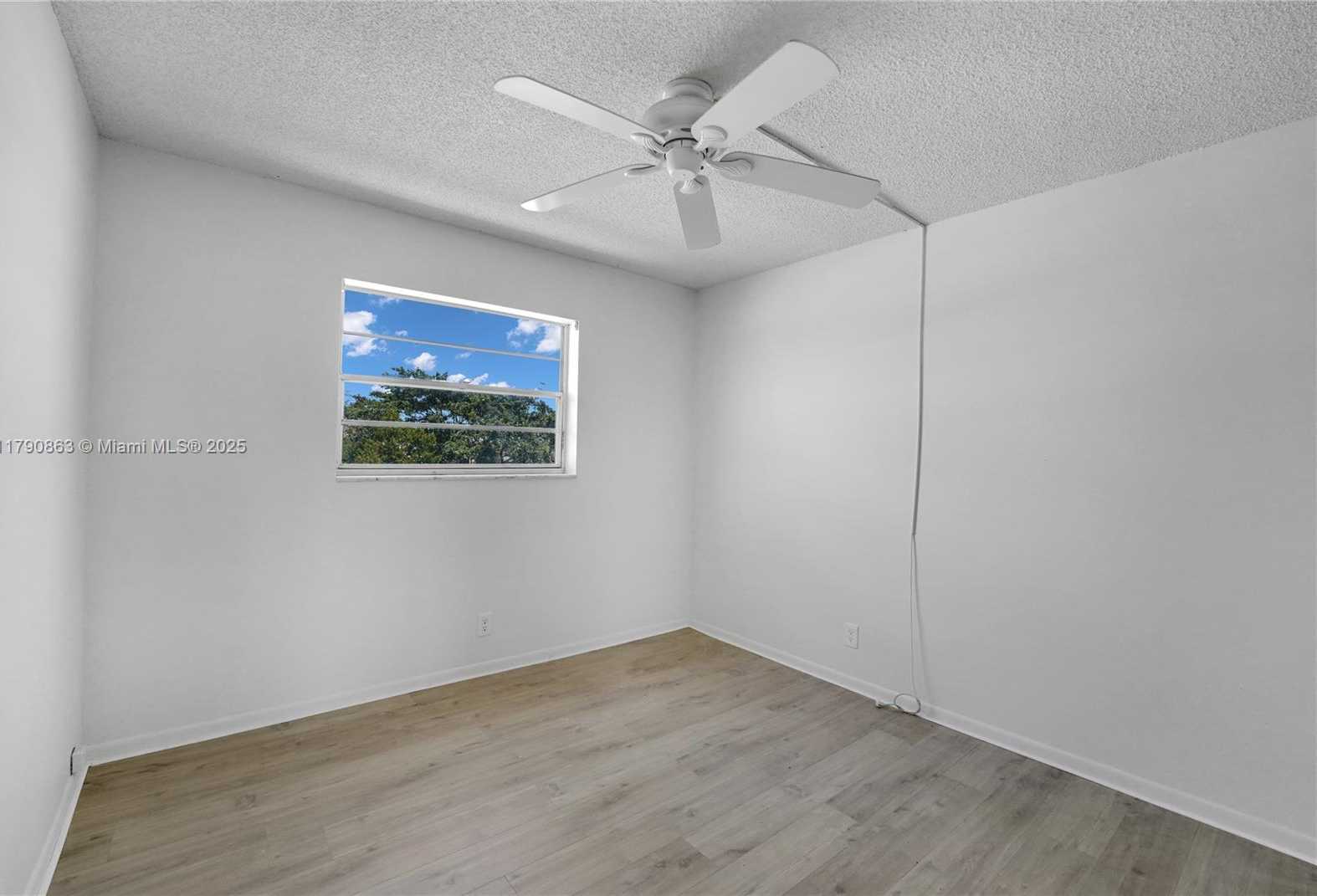 Small Image of 2145 PIERCE ST #418, Hollywood Number 25
