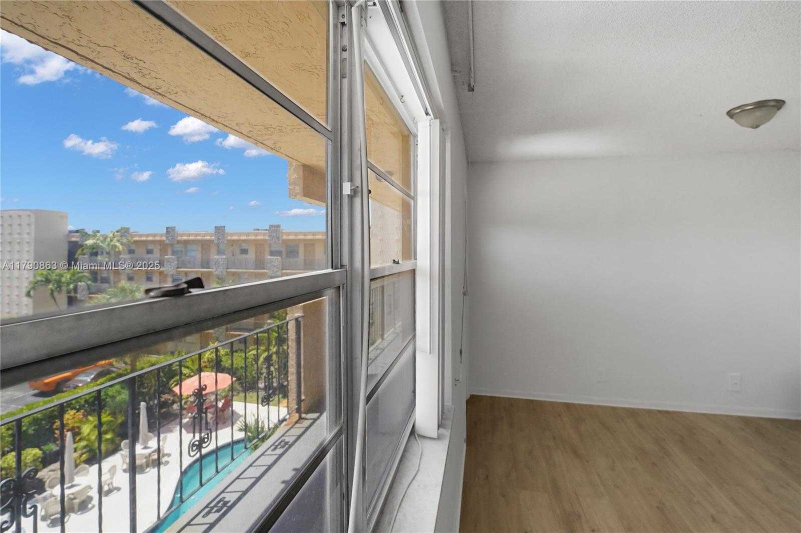 Small Image of 2145 PIERCE ST #418, Hollywood Number 30