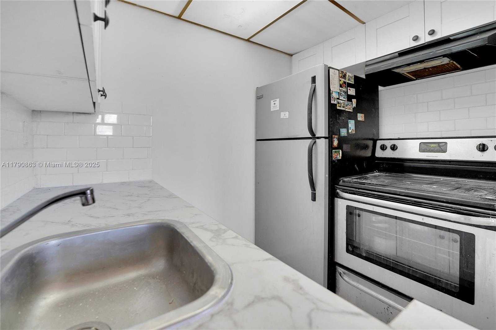 Small Image of 2145 PIERCE ST #418, Hollywood Number 4