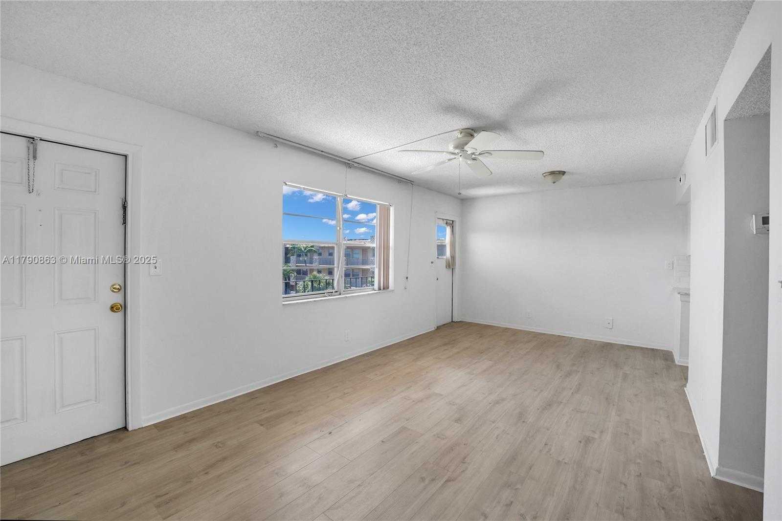 Small Image of 2145 PIERCE ST #418, Hollywood Number 7