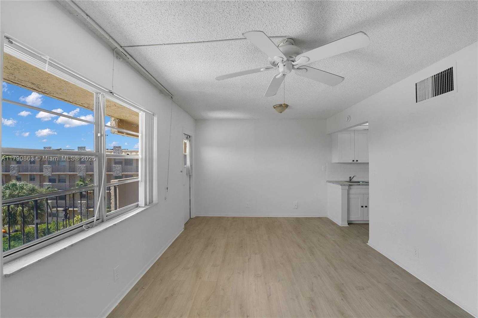 Small Image of 2145 PIERCE ST #418, Hollywood Number 9