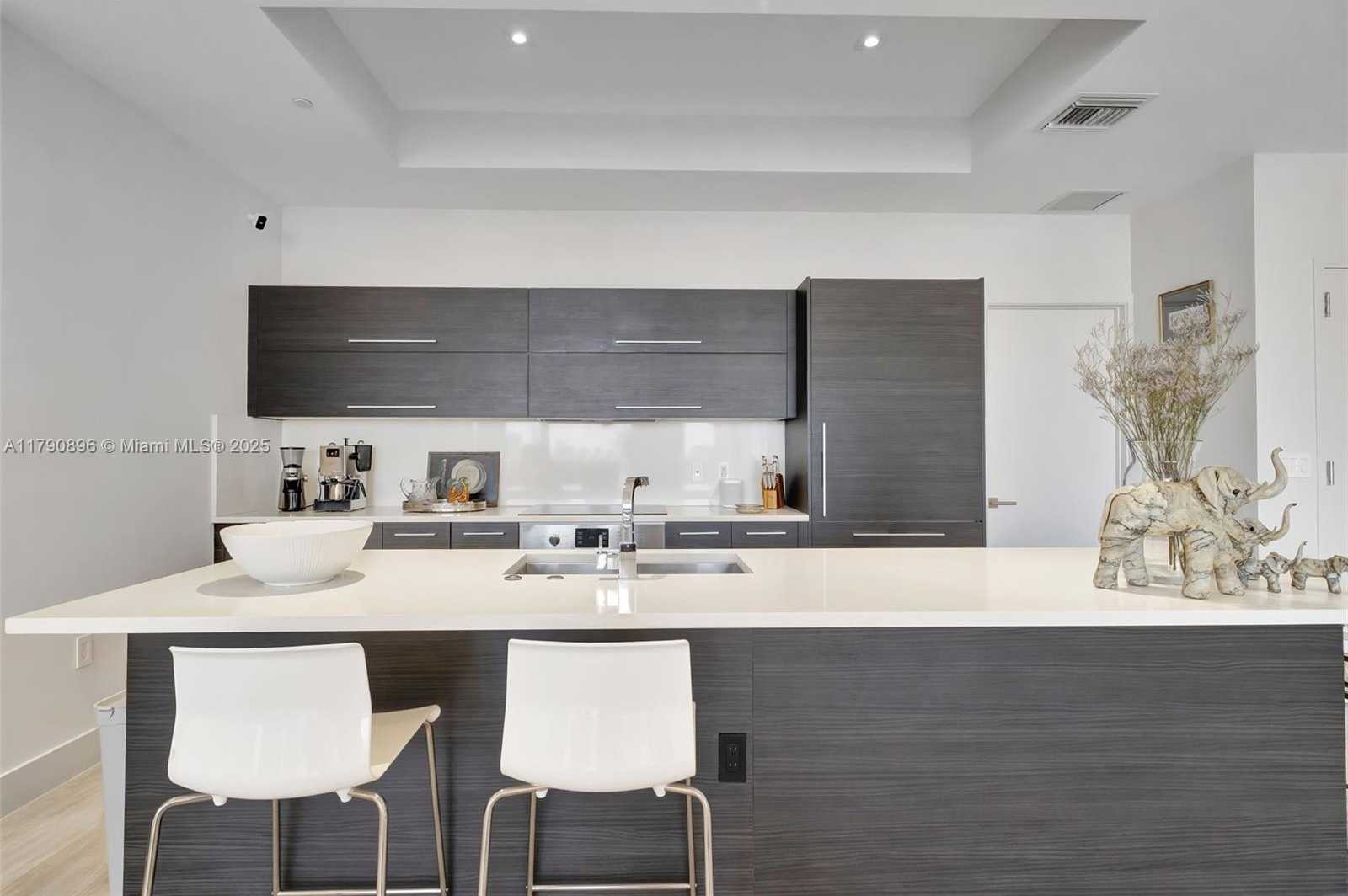 Small Image of 55 SE 9th St, Miami, FL 33131, USA Number 13