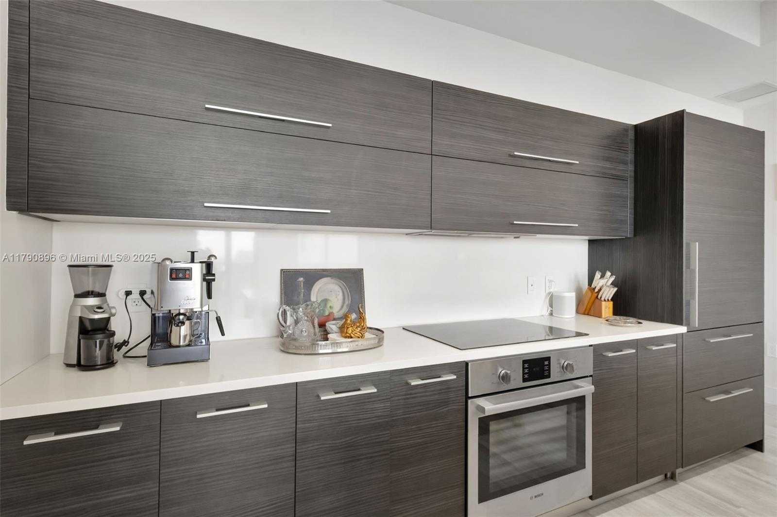 Small Image of 55 SE 9th St, Miami, FL 33131, USA Number 14