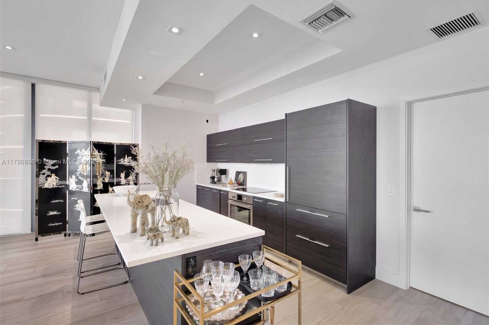 Small Image of 55 SE 9th St, Miami, FL 33131, USA Number 15