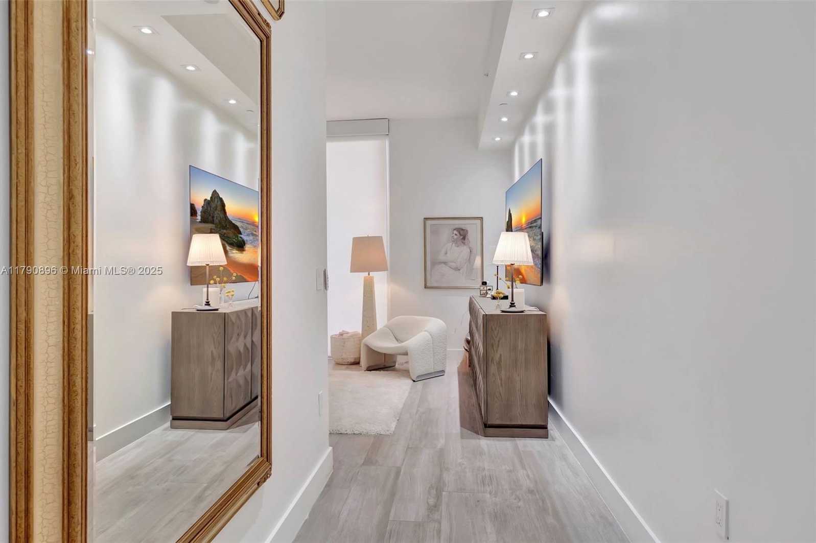 Small Image of 55 SE 9th St, Miami, FL 33131, USA Number 16