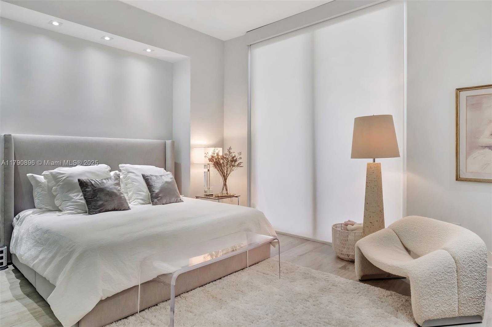 Small Image of 55 SE 9th St, Miami, FL 33131, USA Number 17