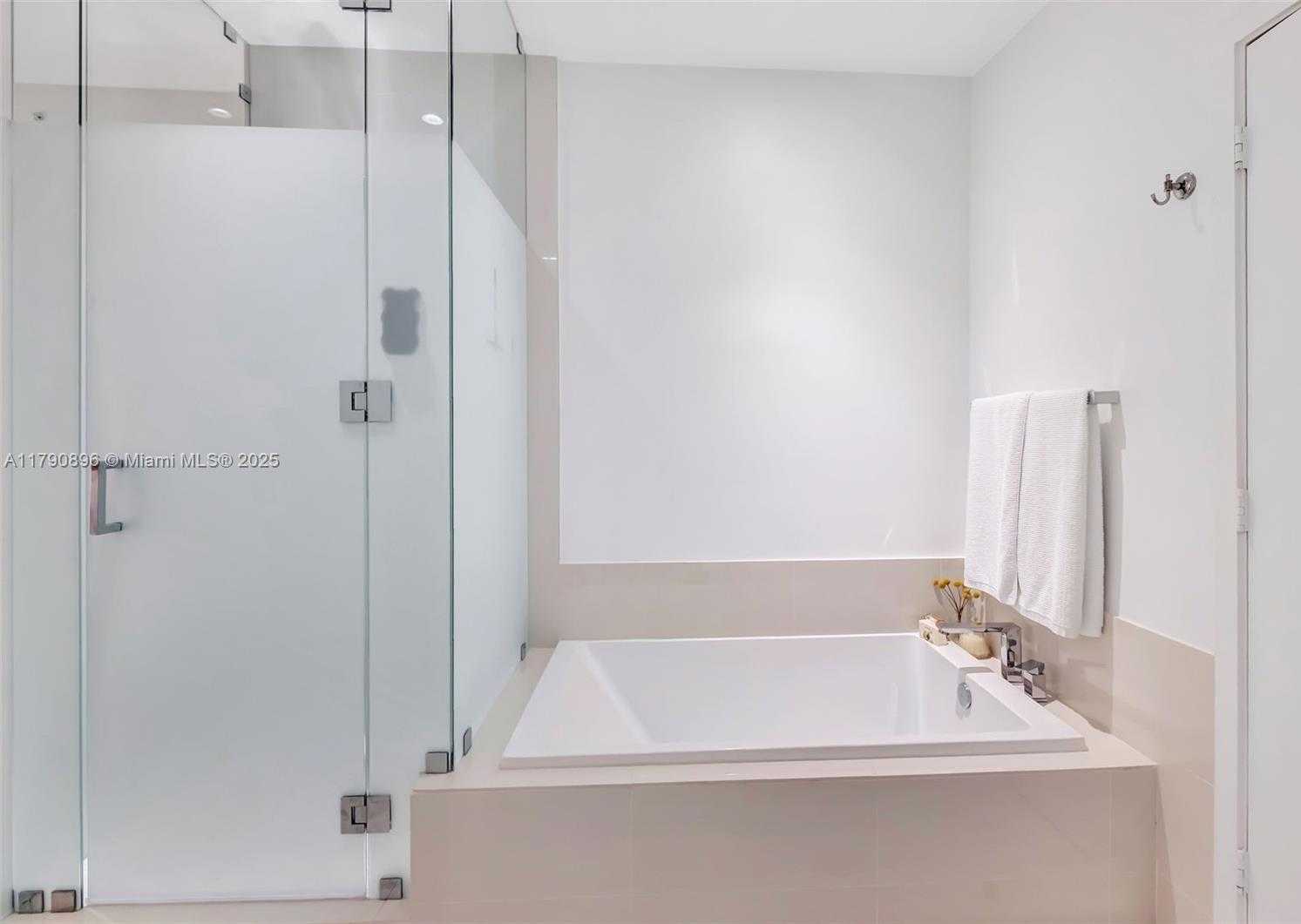 Small Image of 55 SE 9th St, Miami, FL 33131, USA Number 22