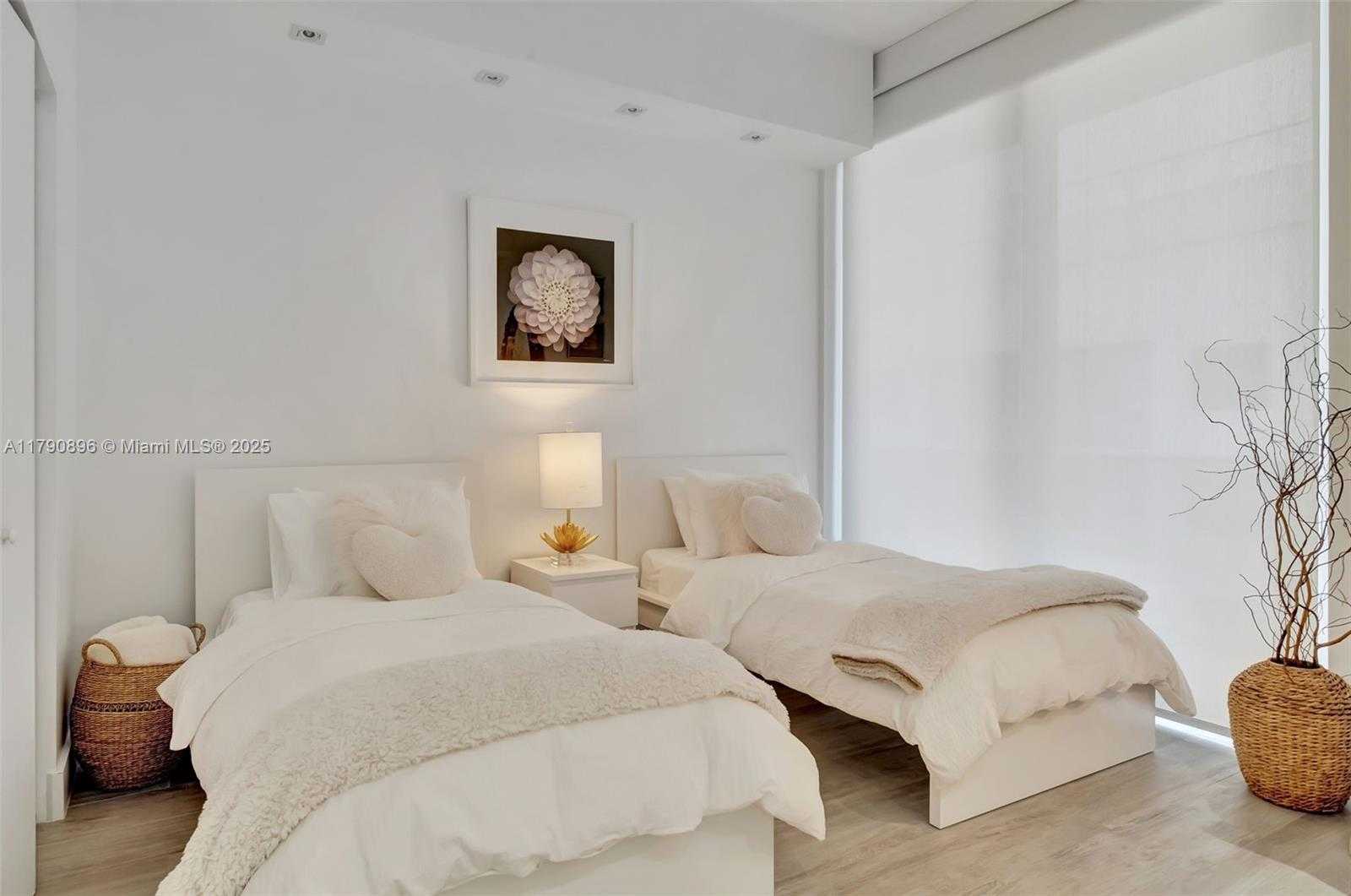 Small Image of 55 SE 9th St, Miami, FL 33131, USA Number 23