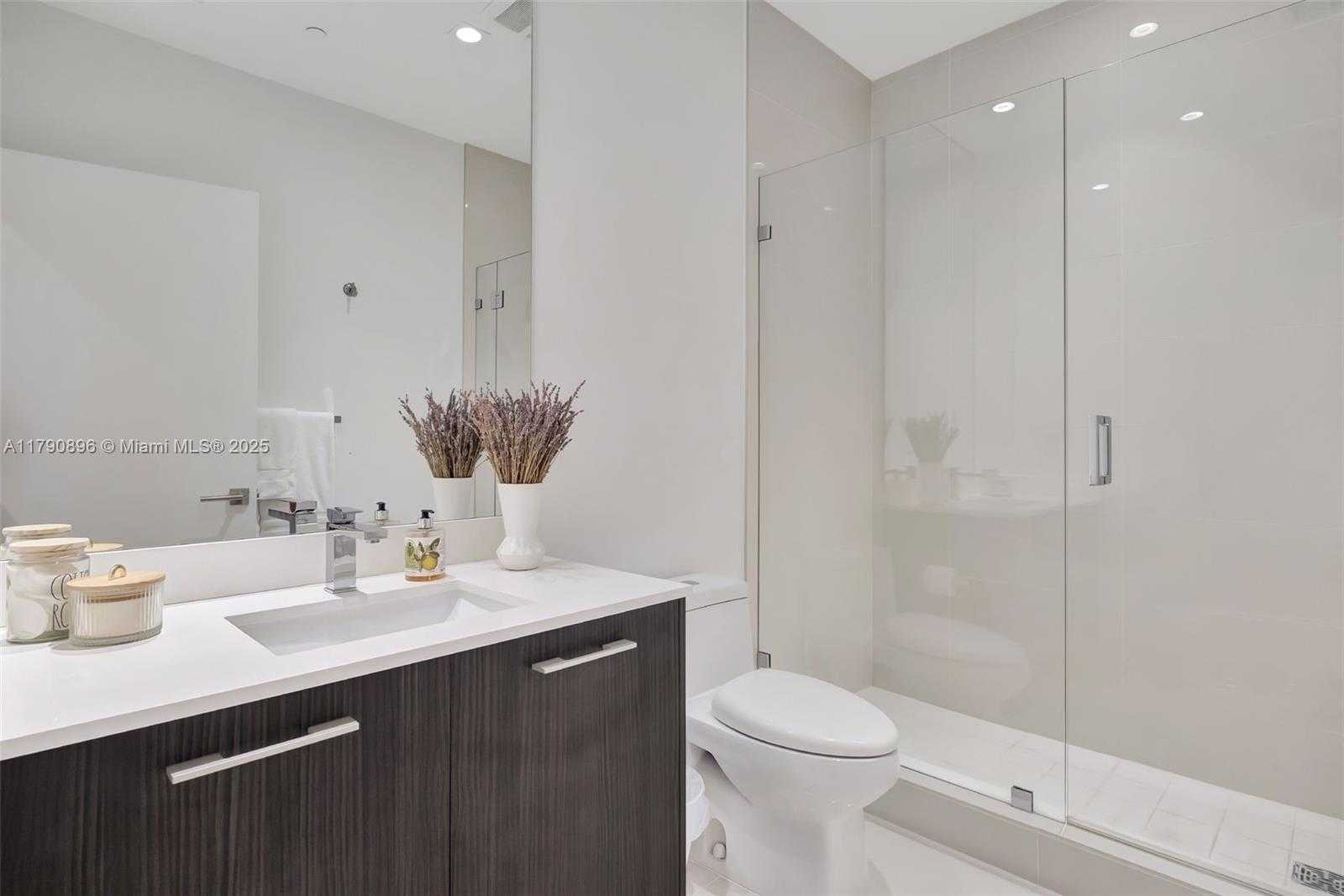 Small Image of 55 SE 9th St, Miami, FL 33131, USA Number 25