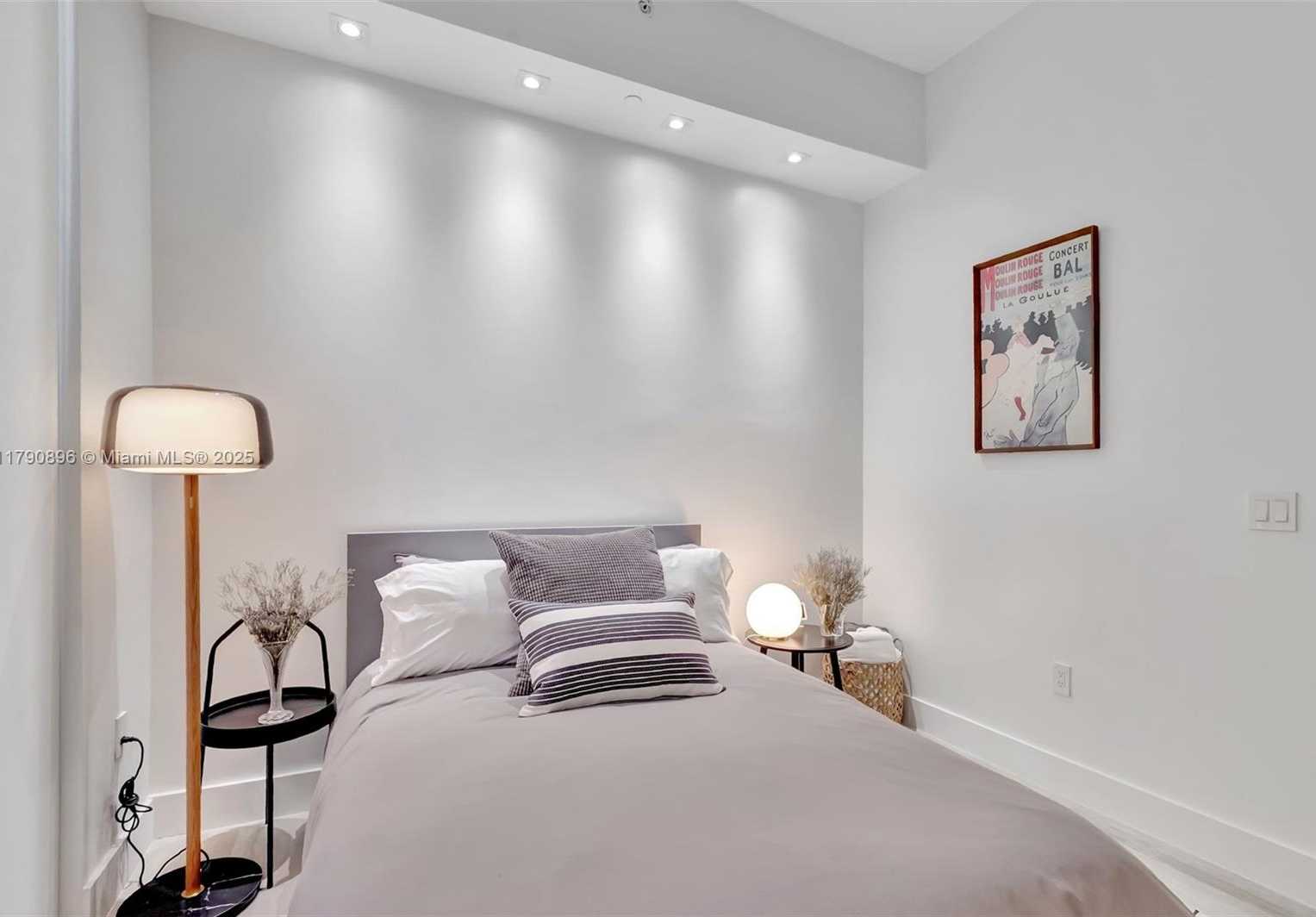 Small Image of 55 SE 9th St, Miami, FL 33131, USA Number 26