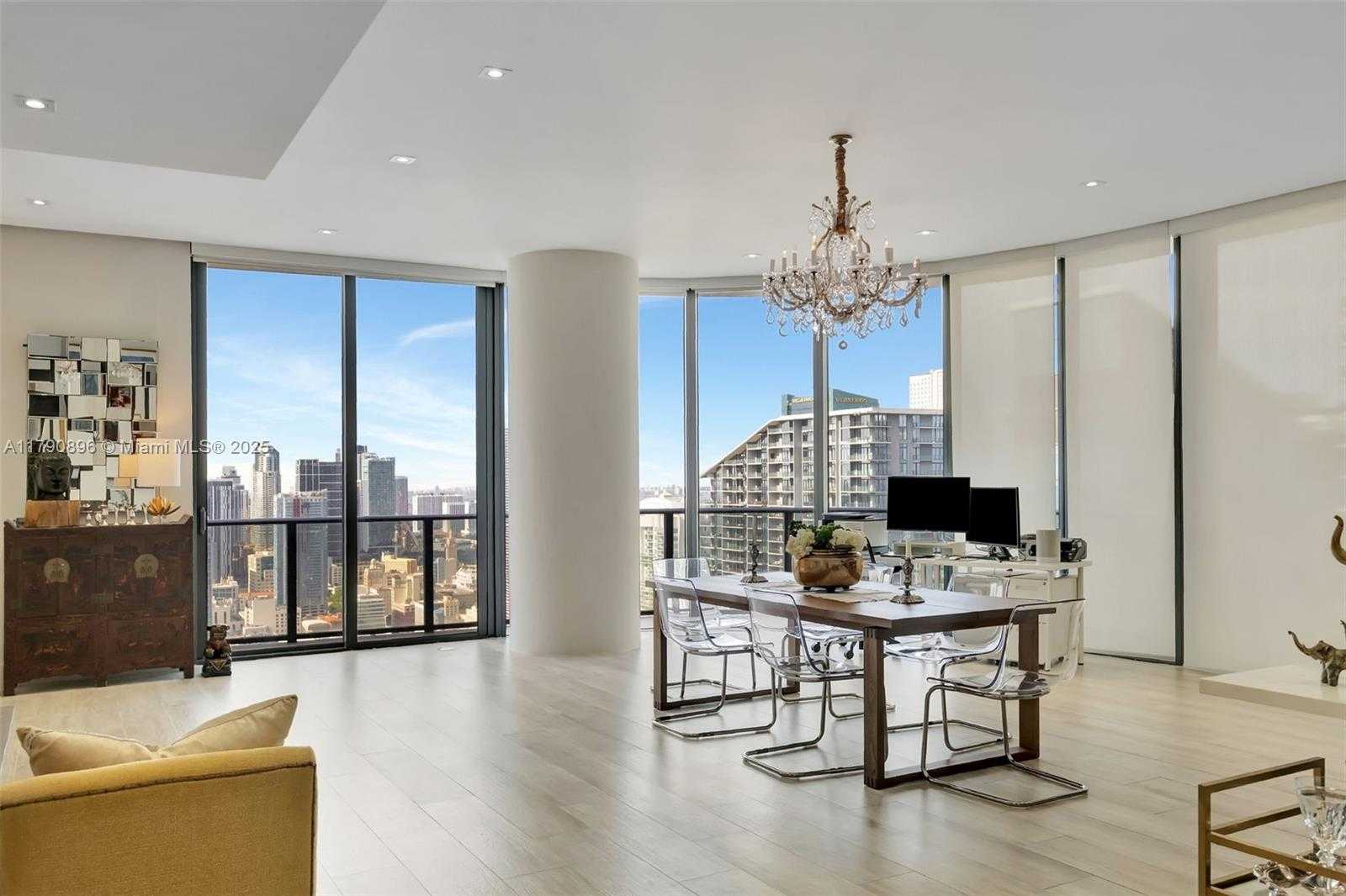 Small Image of 55 SE 9th St, Miami, FL 33131, USA Number 6