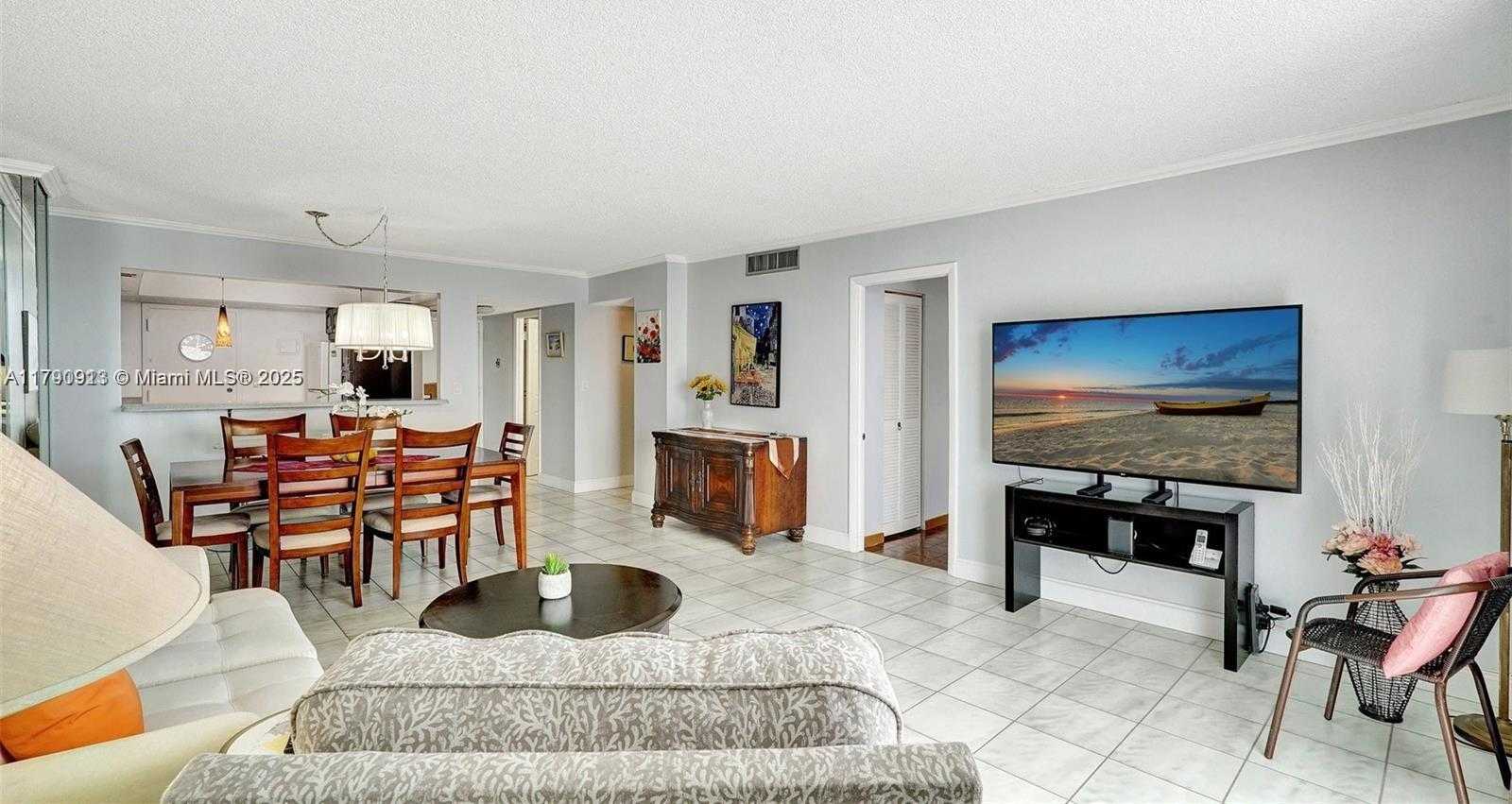 Small Image of 427 GOLDEN ISLES DR #5J, Hallandale Beach Number 14