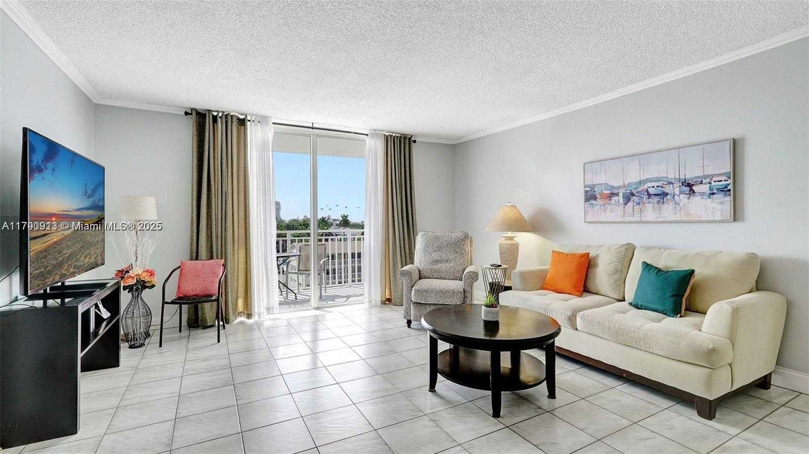 Small Image of 427 GOLDEN ISLES DR #5J, Hallandale Beach Number 18