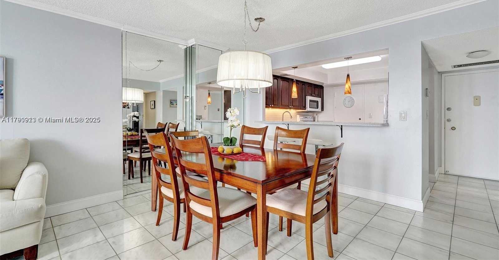 Small Image of 427 GOLDEN ISLES DR #5J, Hallandale Beach Number 19