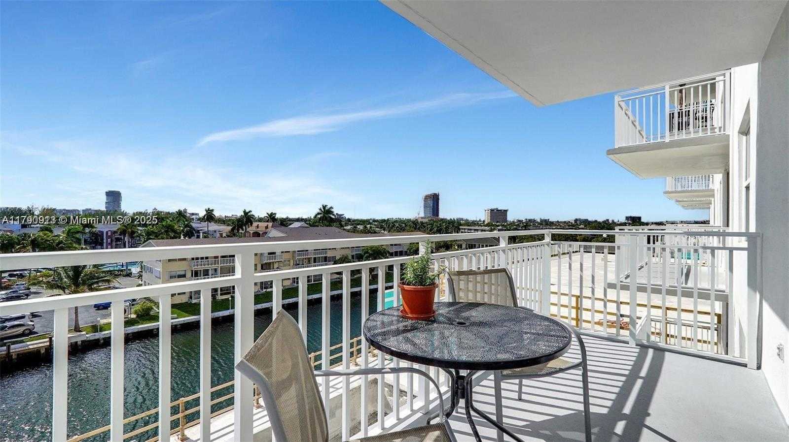 Small Image of 427 GOLDEN ISLES DR #5J, Hallandale Beach Number 29