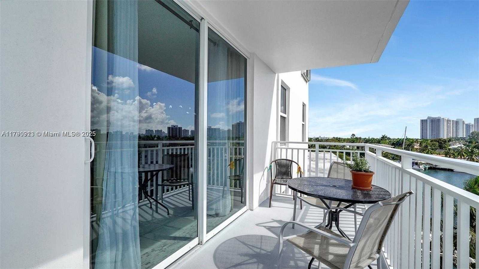 Small Image of 427 GOLDEN ISLES DR #5J, Hallandale Beach Number 30