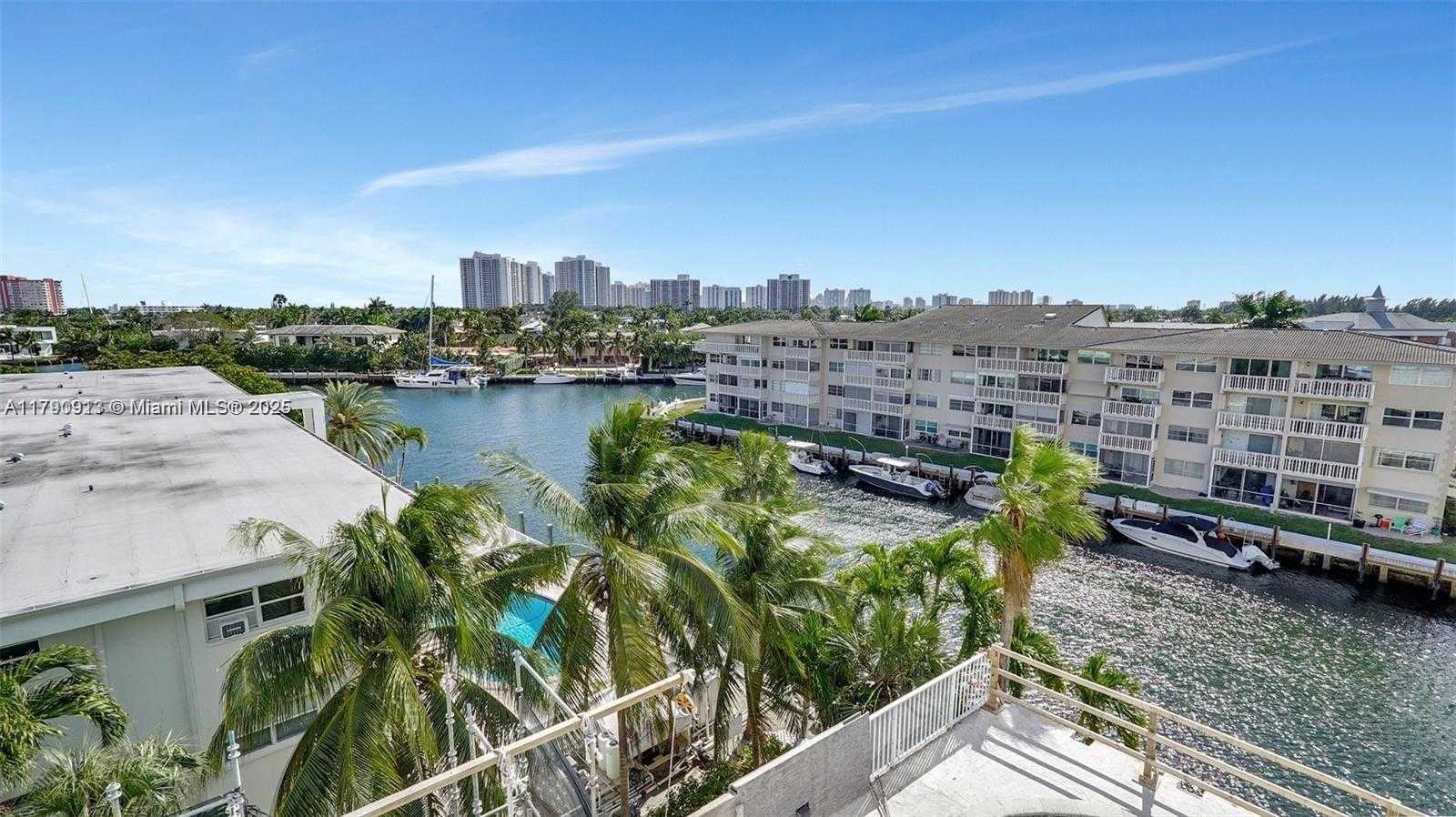 Small Image of 427 GOLDEN ISLES DR #5J, Hallandale Beach Number 31