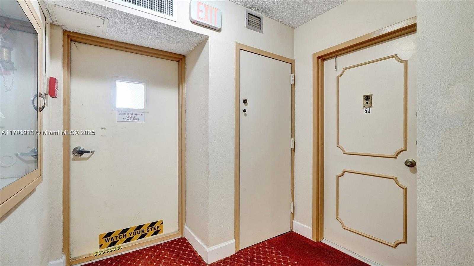 Small Image of 427 GOLDEN ISLES DR #5J, Hallandale Beach Number 32