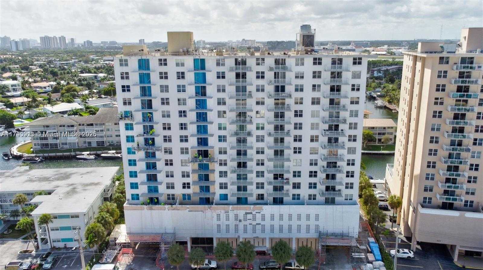 Small Image of 427 GOLDEN ISLES DR #5J, Hallandale Beach Number 34
