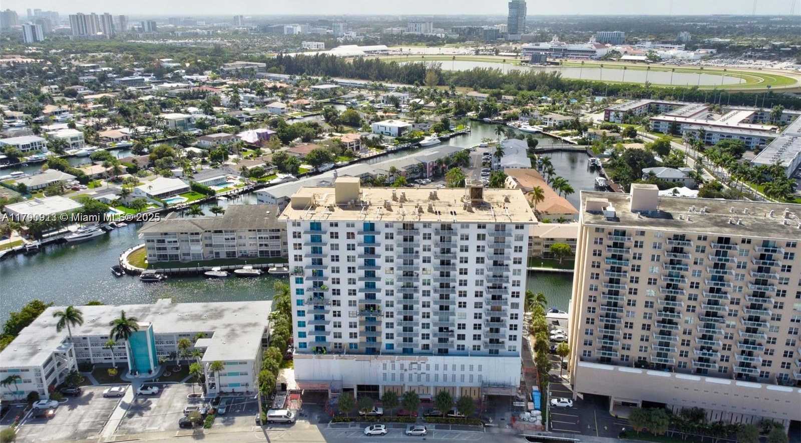 Small Image of 427 GOLDEN ISLES DR #5J, Hallandale Beach Number 35