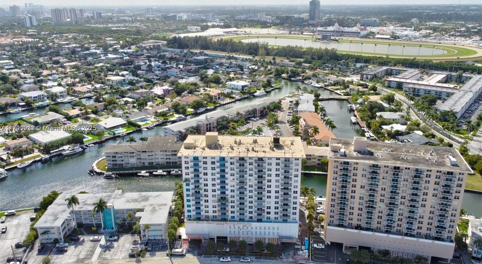 Small Image of 427 GOLDEN ISLES DR #5J, Hallandale Beach Number 36