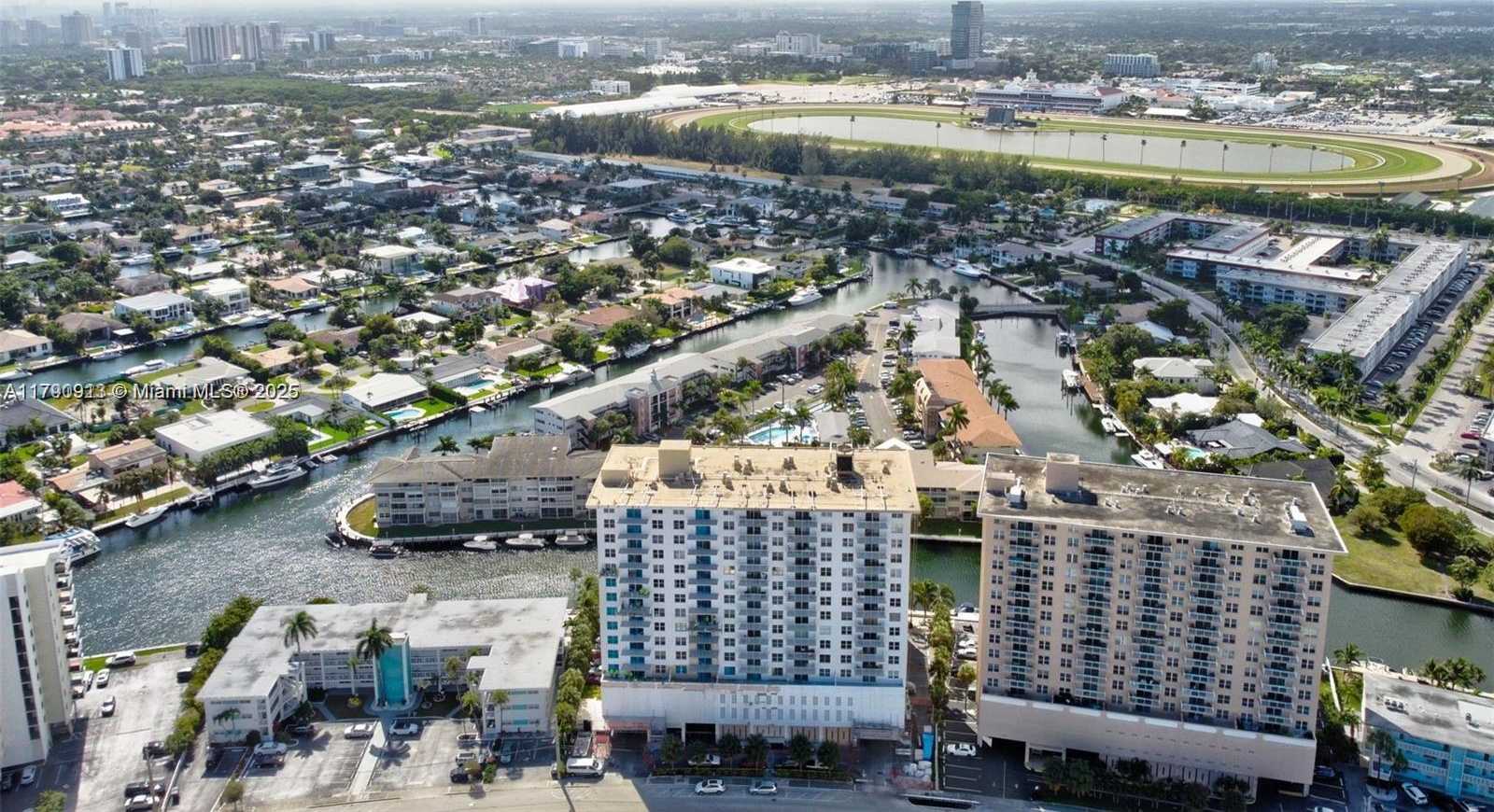 Small Image of 427 GOLDEN ISLES DR #5J, Hallandale Beach Number 37