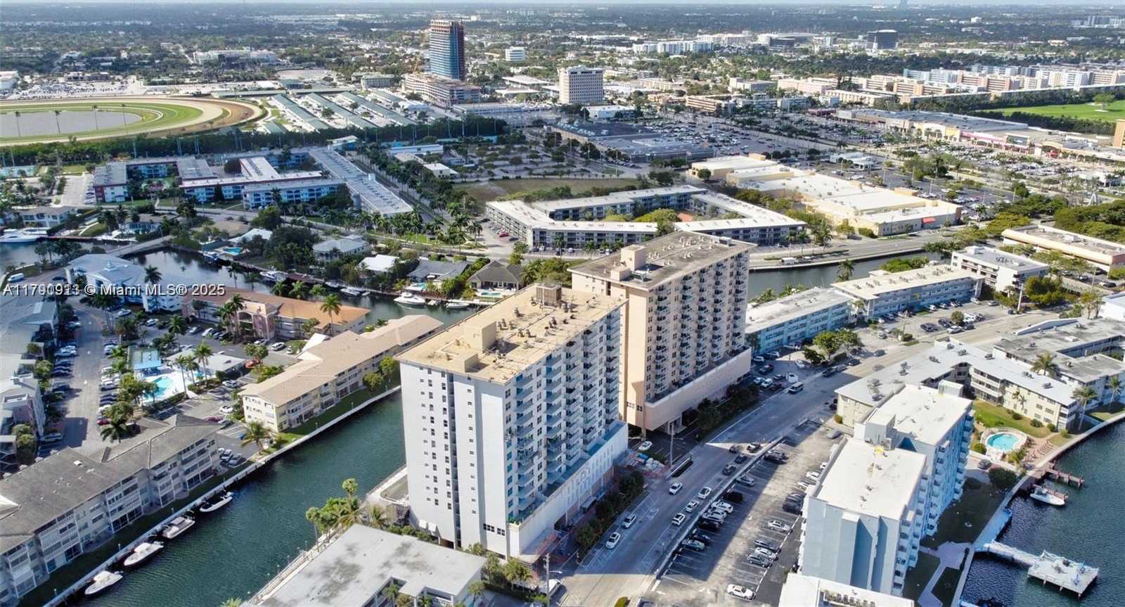 Small Image of 427 GOLDEN ISLES DR #5J, Hallandale Beach Number 38
